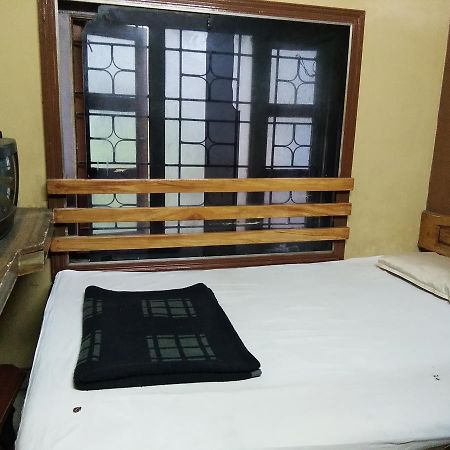 C.B Deluxe Lodge Bangalore Luaran gambar