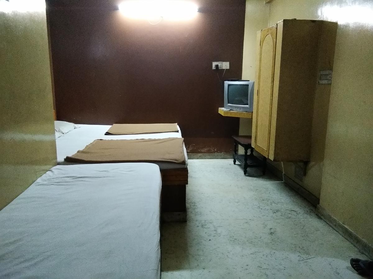 C.B Deluxe Lodge Bangalore Luaran gambar