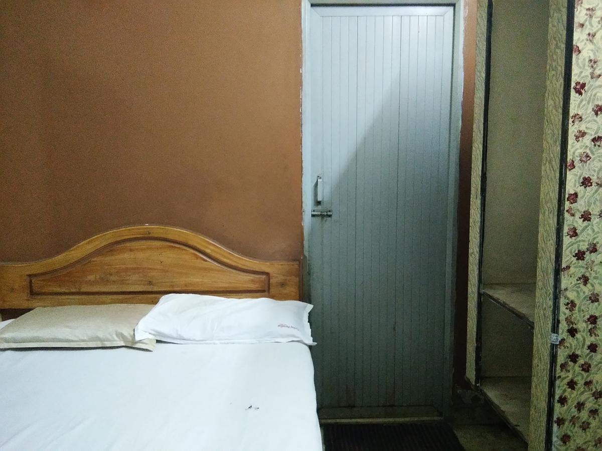 C.B Deluxe Lodge Bangalore Luaran gambar