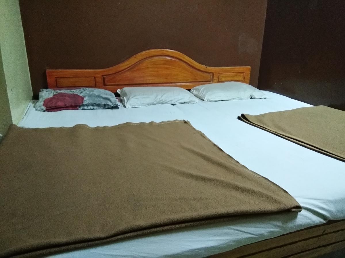 C.B Deluxe Lodge Bangalore Luaran gambar