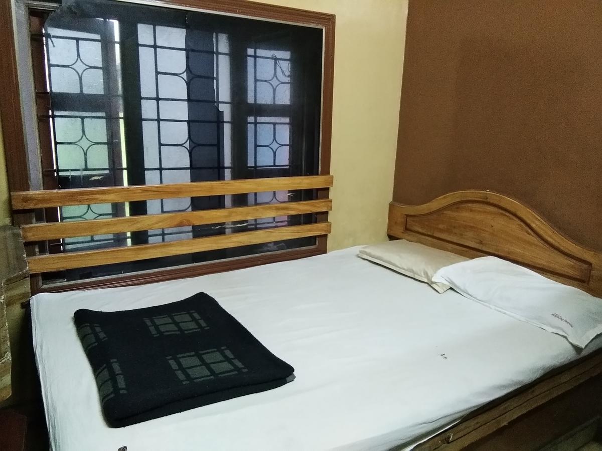 C.B Deluxe Lodge Bangalore Luaran gambar