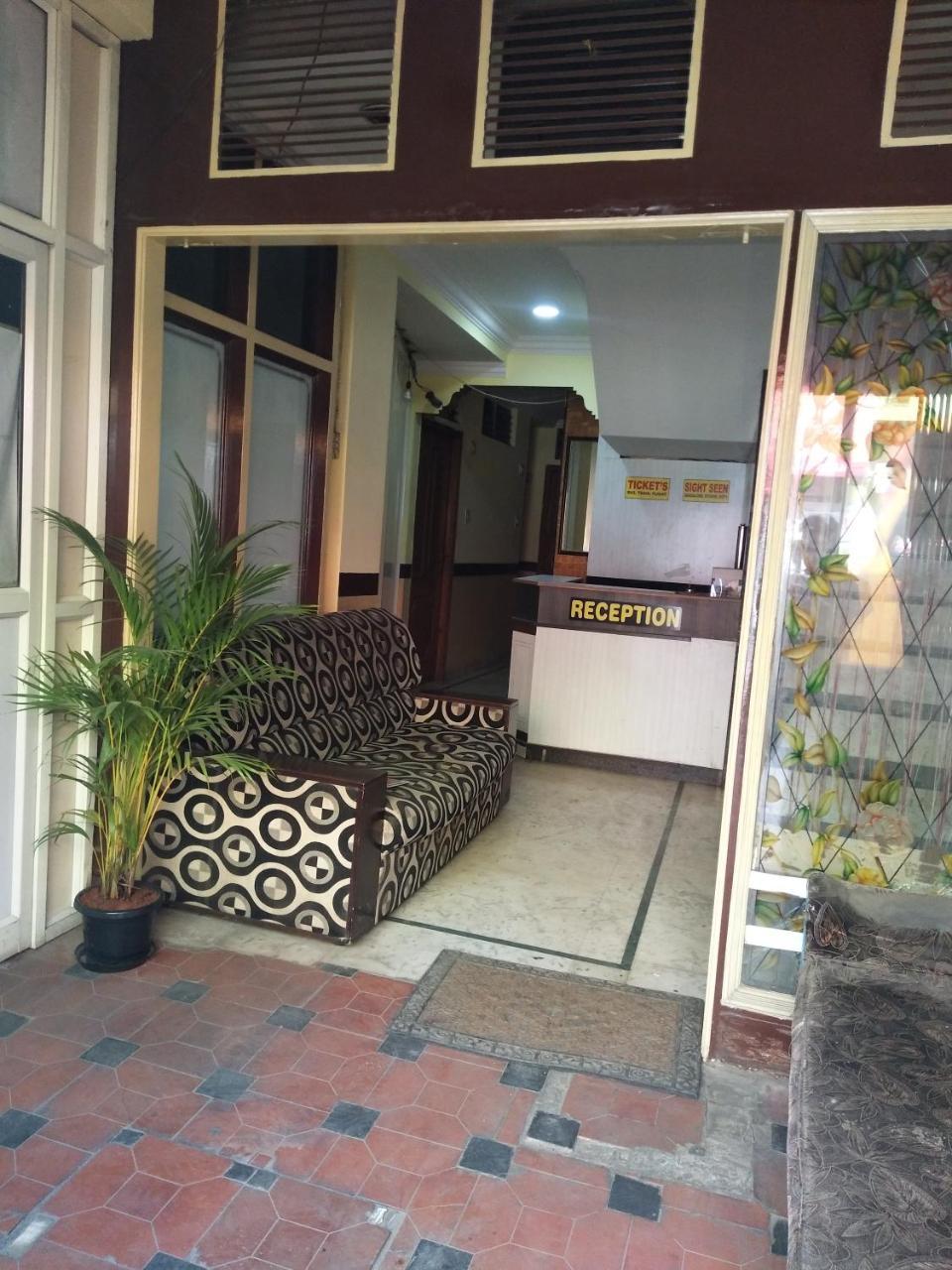 C.B Deluxe Lodge Bangalore Luaran gambar