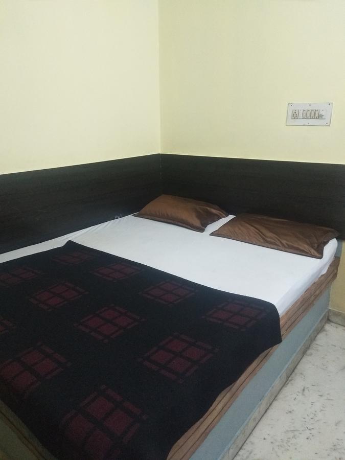 C.B Deluxe Lodge Bangalore Luaran gambar